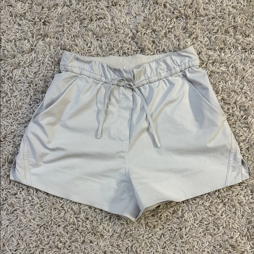 Lululemon Athletica High Waist Light Gray Shorts size XS